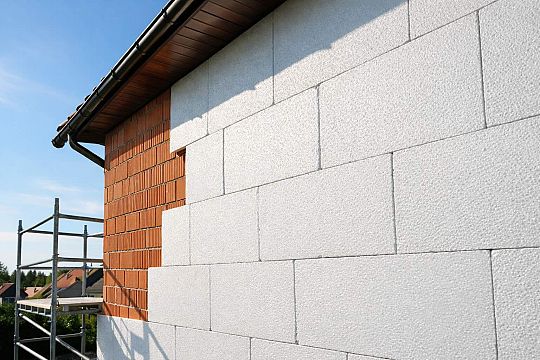 Styropian czy wełna na elewację – co wybrać